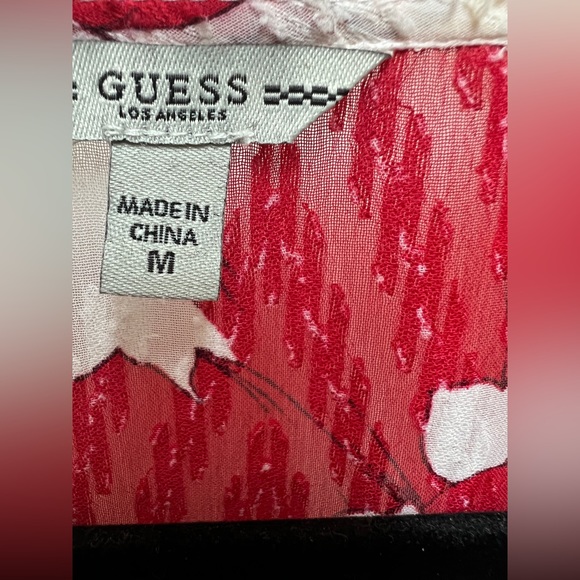 ❤️ NWOT! Guess Red Floral Blouse - Picture 2 of 8